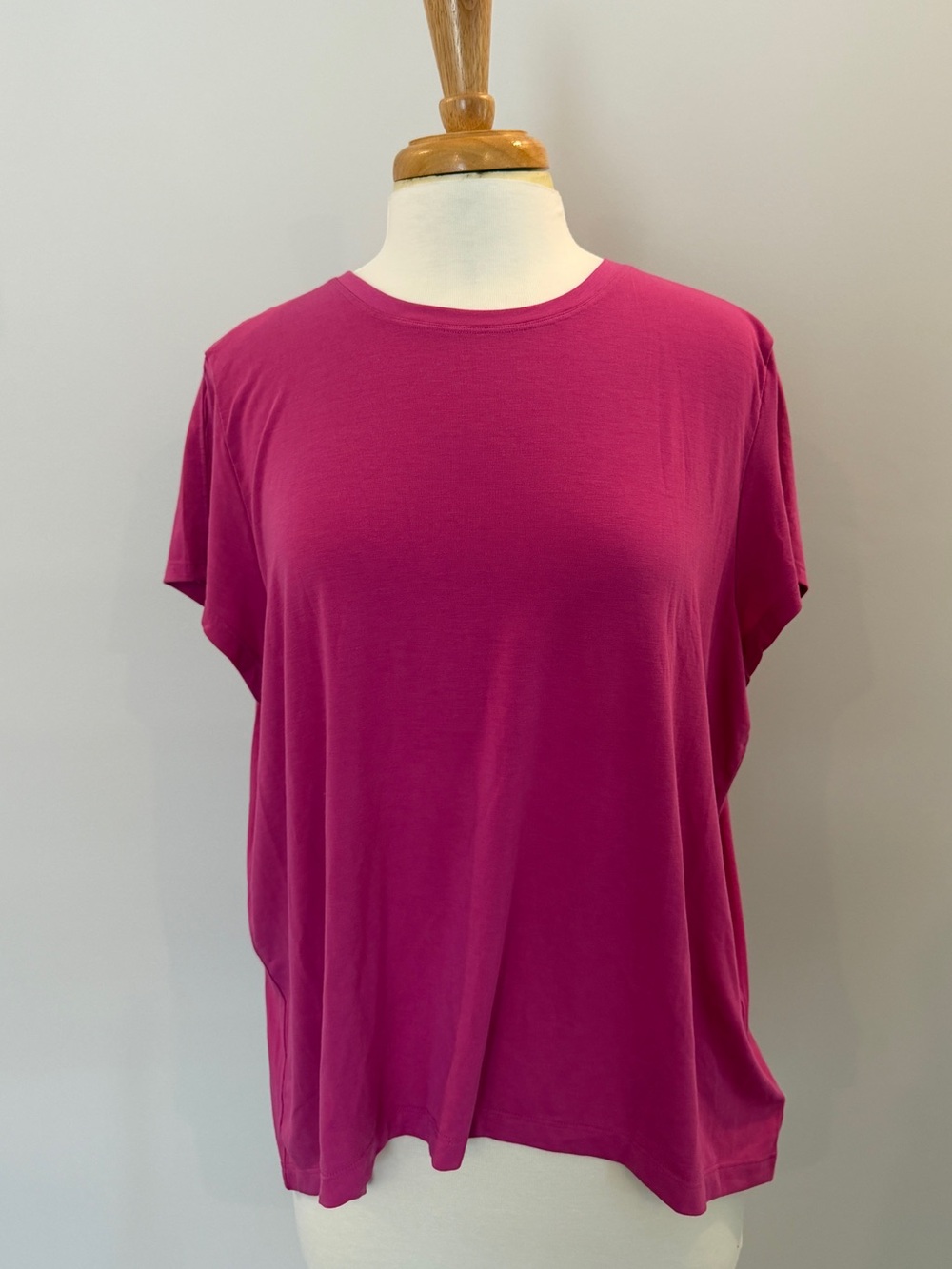 Athleta with ease short sleeve Tee in Fuchsia